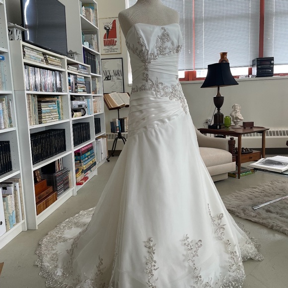 Henry Roth Dresses & Skirts - Henry Roth Wedding Dress, Size 10